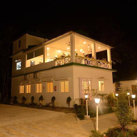 Jaldapara Forest Tourist Lodge Jftl Madari Hat Exterior foto
